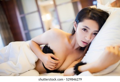 Sexy asian girl nude