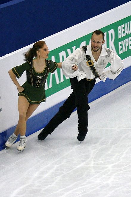 Accidental ice nudity skating
