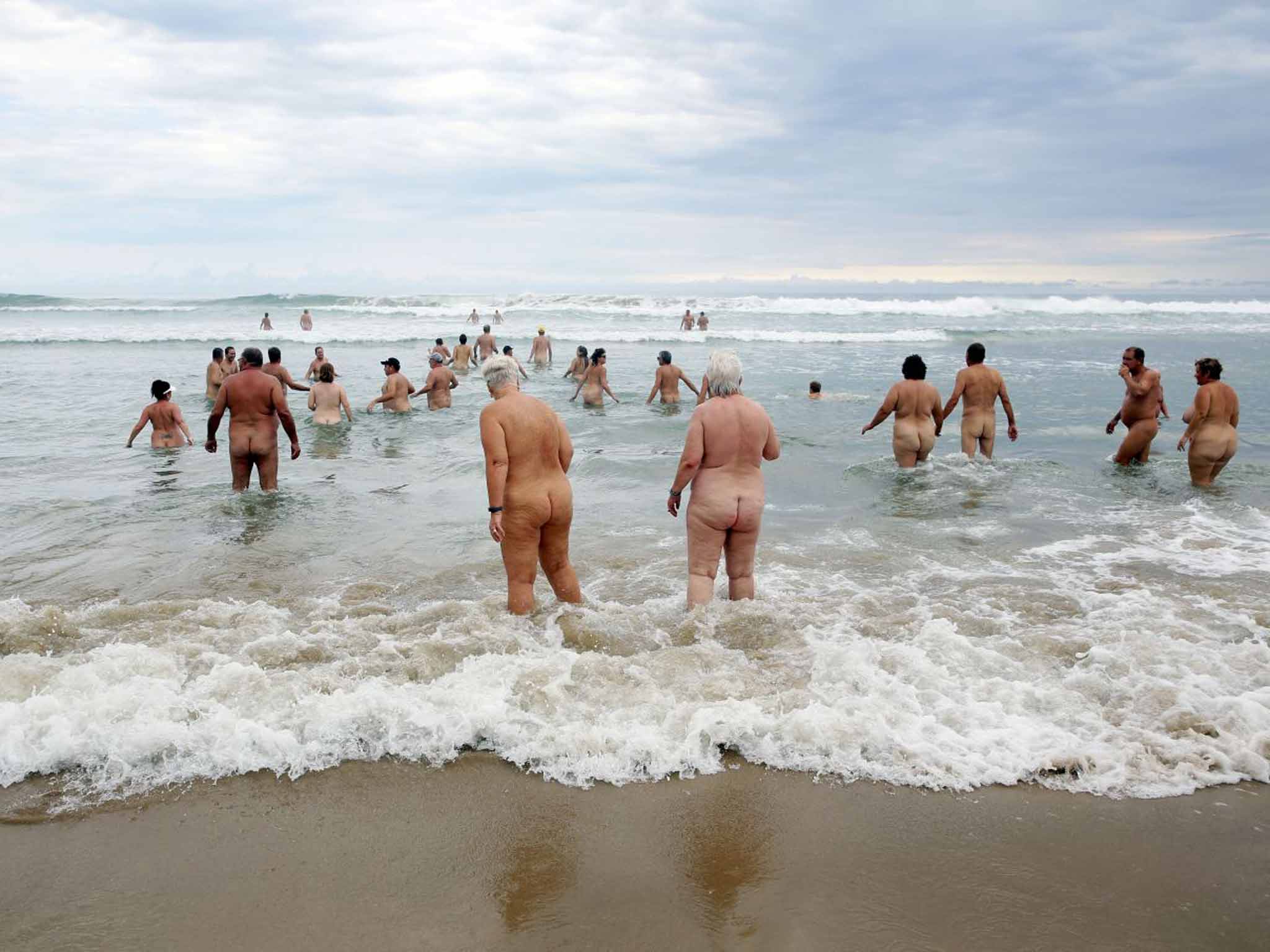 Amateur couple fucking on nude beach