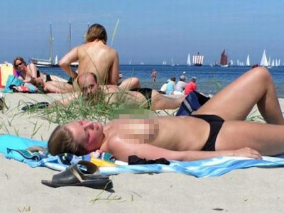 Family nudists girls spread eagle
