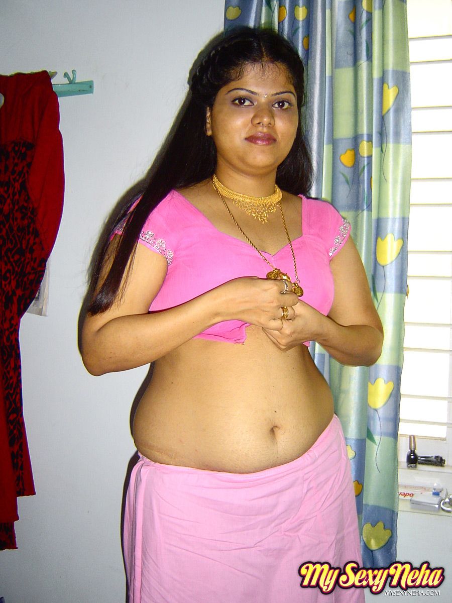 Indian aunty petticoat hot photo