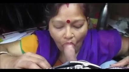 Desi indian aunty blowjob