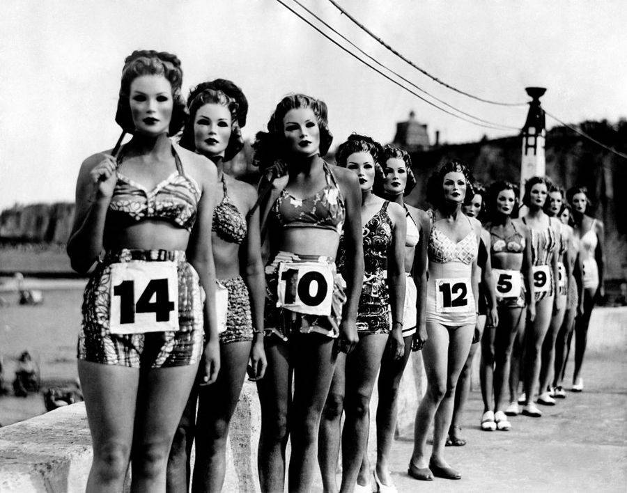Vintage womens beauty contest nude