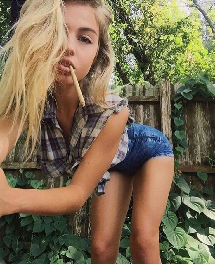 Nude girls smoking weed porn pic