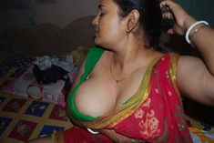 Saree aunty nude photo