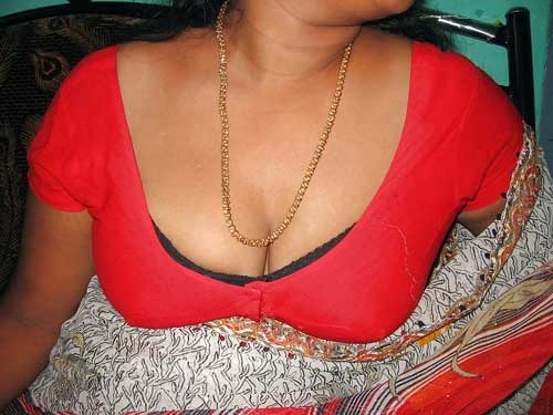 Blouse aunty cleavage boobs