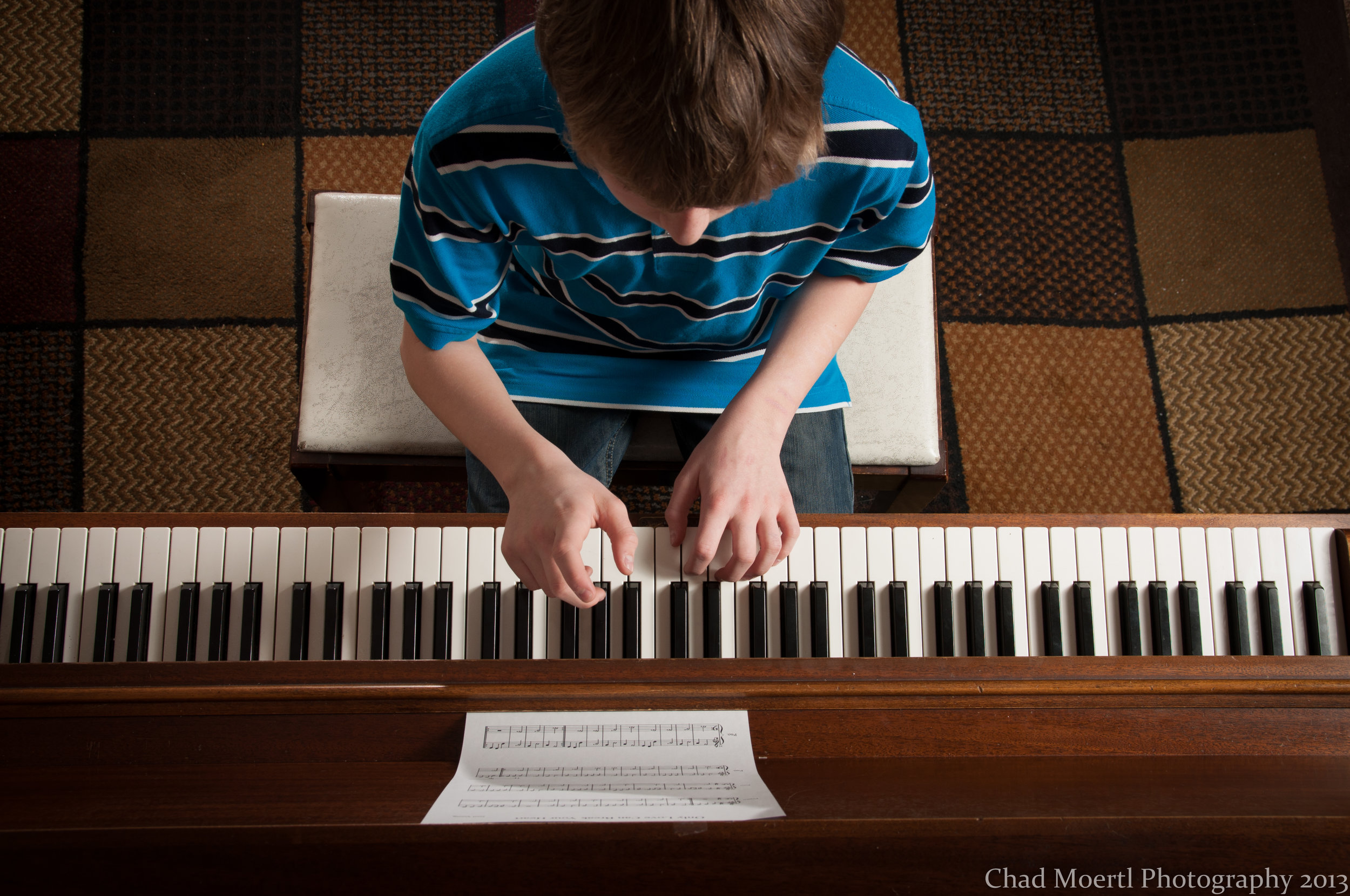 How many teens take piano lessons