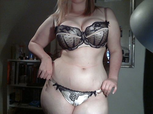 Curvy amateur lingerie wife