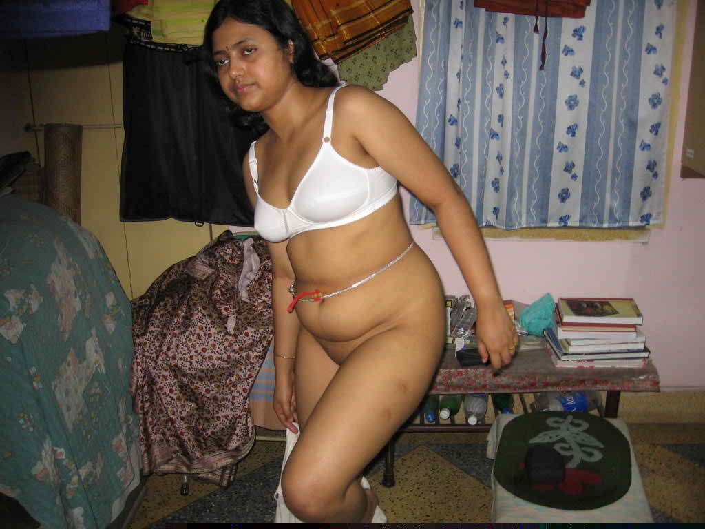 Naked and sexy bhabhi aunty
