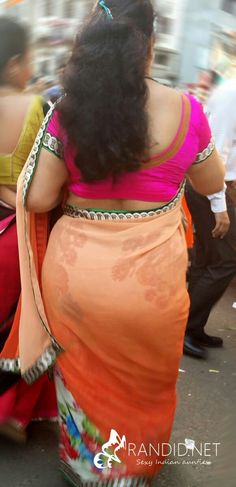Woman bare back hot ass saree pic