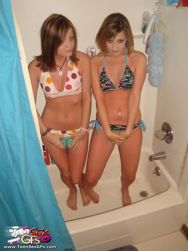 Hot naked bikini girls