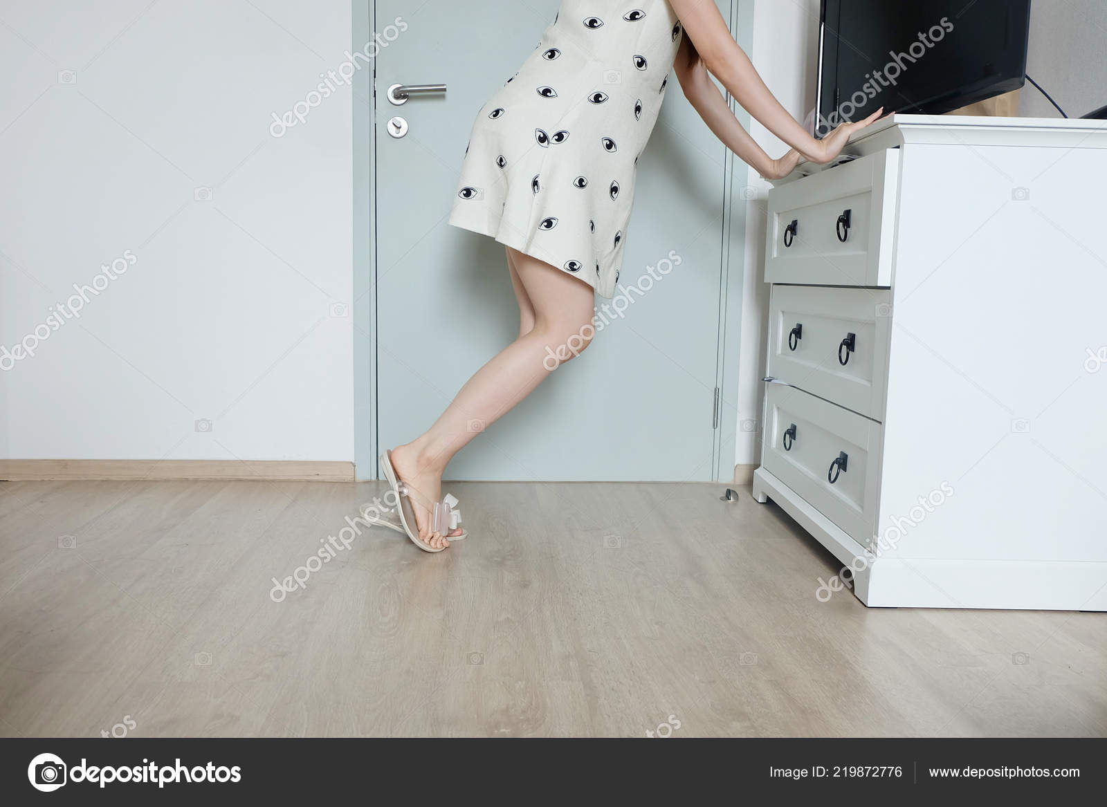 Long legs nude women standing
