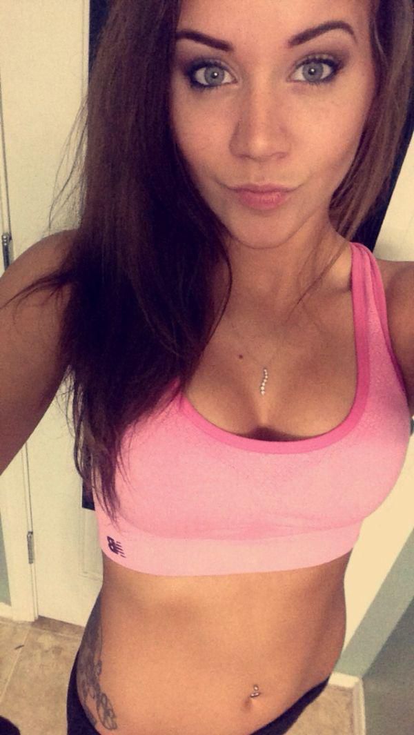 Girl sports bra selfie