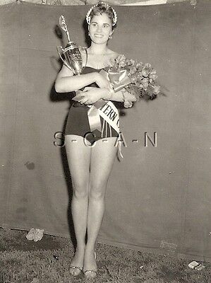 Vintage womens beauty contest nude
